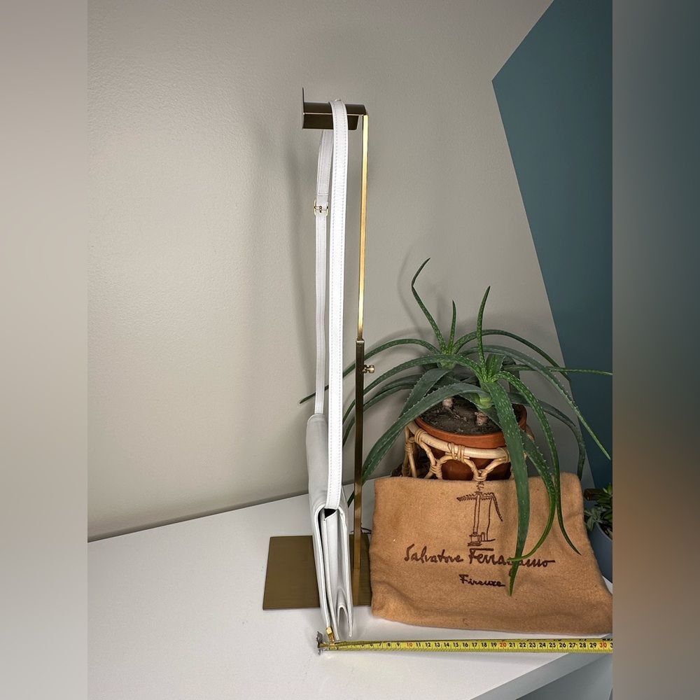 Vintage Salvatore Ferragamo White Navy Leather Shoulder Bag Gold Hardware Italy - Picture 14 of 14